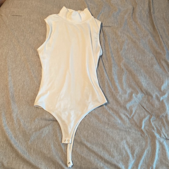 Sleeveless White Bodysuit - Picture 2 of 2